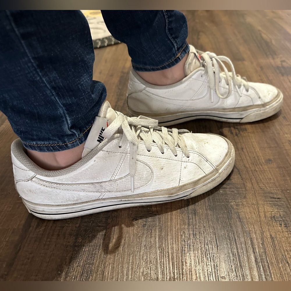 Women’s Nike Court Shoes Heavily Worn Smell